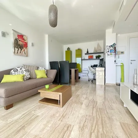 Poniente Lux דירה *